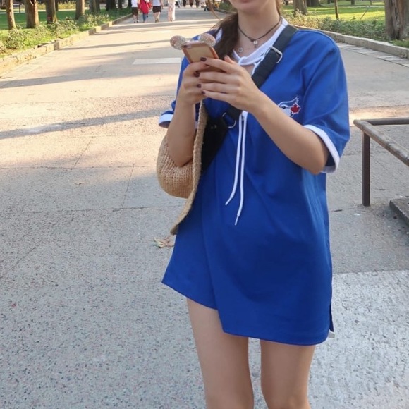 Blue Jays oversized shirt from VS Pink - Picture 6 of 6